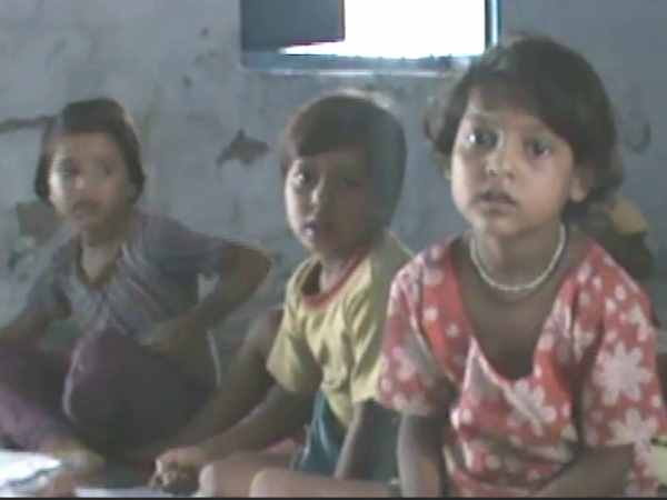 बरेली में स्कूल में बच्चे हैं, शिक्षक नहीं