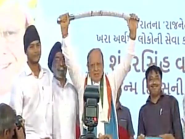 77वें जन्मदिन पर वाघेला का शक्ति प्रदर्शन