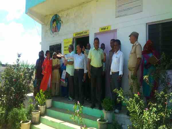 टीचन ने गलत जांच का लगाया आरोप टीचन ने गलत जांच का लगाया आरोप