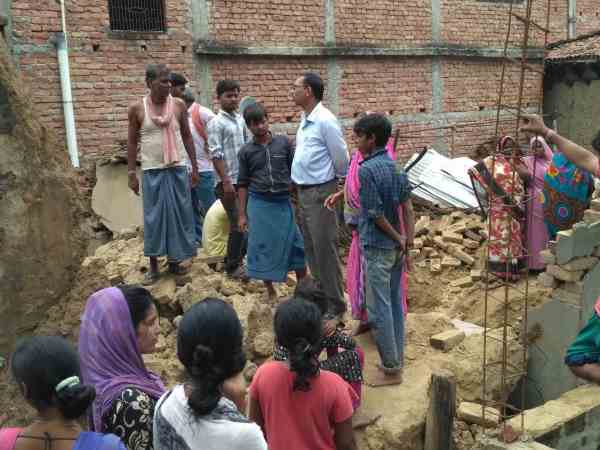 घर गिरने से दंपत्ति की मौत