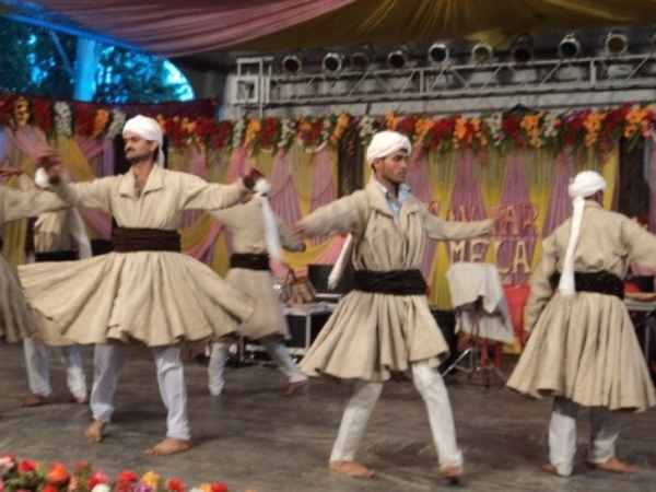 सांस्कृतिक कार्यक्रमों का होता है आयोजन