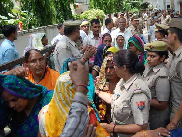 एडवोकेट के ससुरालियों ने बहन-बहनोई पर जताया शक