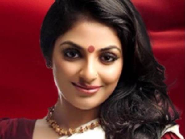 हीरोइन ने दिखाई हिम्मत