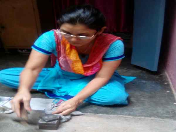 पारे का शिवलिंग बनाती हैं