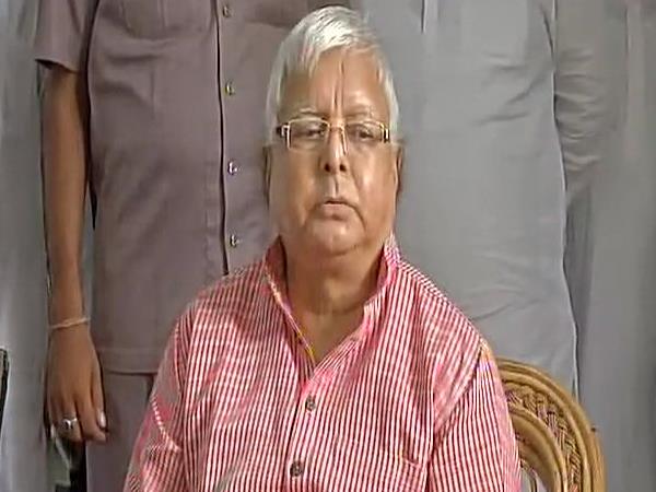 नीतीश पर लालू का पलटवार- आपके कफन में तो झोला है