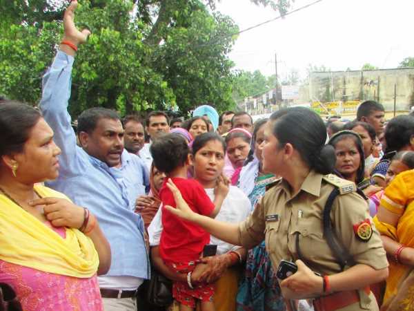 पूरे यूपी में विरोध प्रदर्शन, चक्का जाम