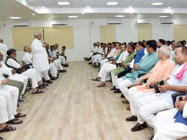 बीजेपी-जेडीयू गठबंधन के हैं 124 विधायक