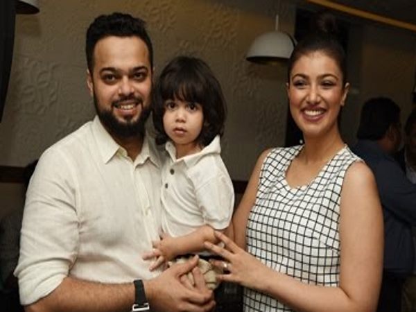 आएशा से शादी करने पर धमकी आएशा से शादी करने पर धमकी