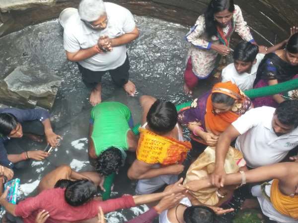 इस शिवलिंग के दर्शन के लिए दूर-दूर से आते हैं भक्त