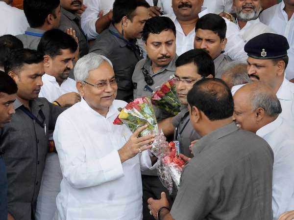 मुझे ना सिखाएं धर्मनिरपेक्षता