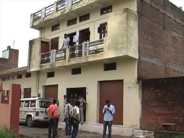 एक करोड़ का मिला जेवर एक करोड़ का मिला जेवर