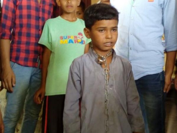 पिता ने ही खरीदा जंजीर और ताला
