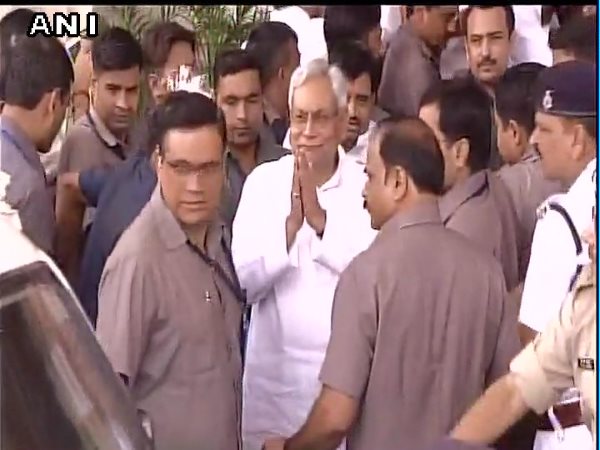 फ्लोर टेस्ट में जीते नीतीश