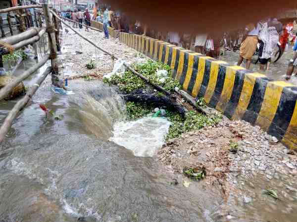 अधिकारी काट रहे कन्नी