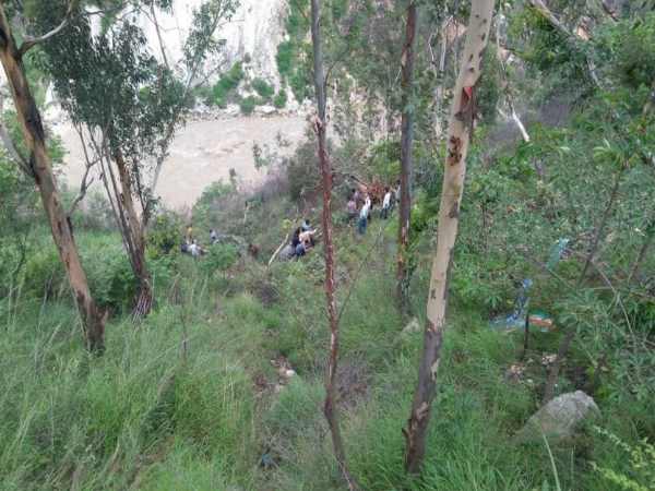 PICs: शिमला बस हादसे में 28 लोगों के निकाले गए शव और मौतों की जताई जा रही है आशंका