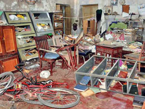 PICs: पुलिस और पब्लिक में हिंसक झड़प, इमामबाड़े की जमीन बनी झगड़े की वजह