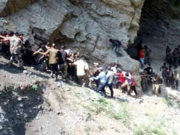 अमरनाथ यात्रा के लिए जा रही बस खाई में गिरी, 11 की मौत