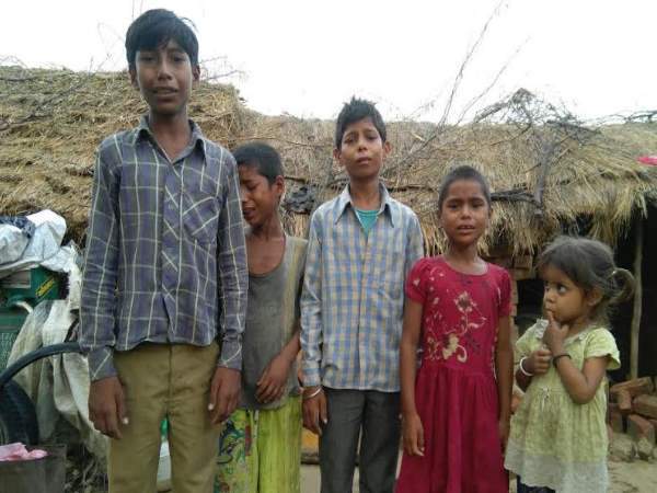 बच्चों का मुंह नहीं मुआवजा देख दौड़ा आया बाप! साली का दीवाना है दिल्ली वाला