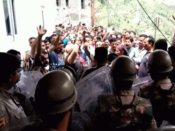 आईजी जैदी और एसपी पर डीजीपी को झूठी रिपोर्ट देने का आरोप