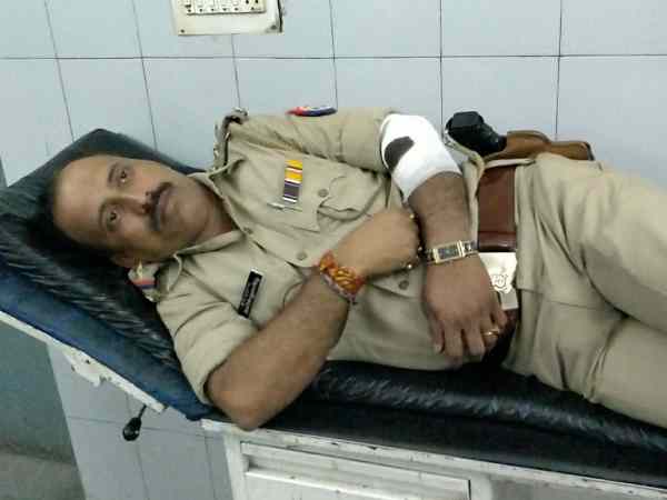 हाईवे पर पुलिस और गुंडों के बीच मुठभेड़, देखिए एनकाउंटर PICS