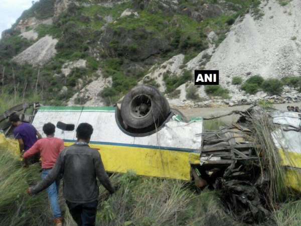शिमला के रामपुर में खाई में गिरी बस, 30 लोगों के मरने की आशंका