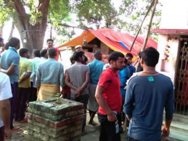 शिवलिंग के पास पड़ा था पुजारी का गला कटा शव, जलाभिषेक करने पहुंचे श्रद्धालुओं के उड़े होश