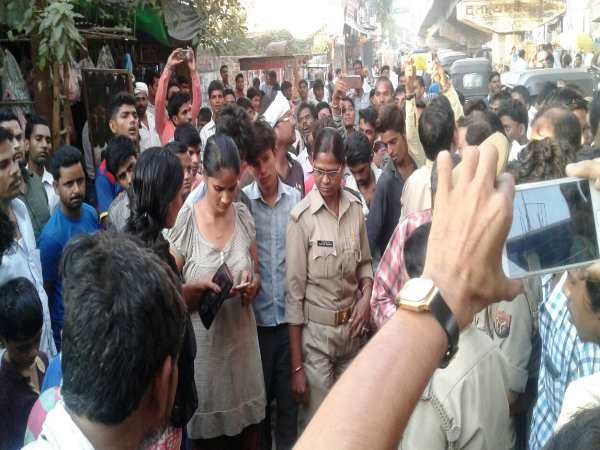 PICs: नशेड़ी जीजा और उसकी सालियों का पुलिस के खिलाफ हाई प्रोफाइल ड्रामा