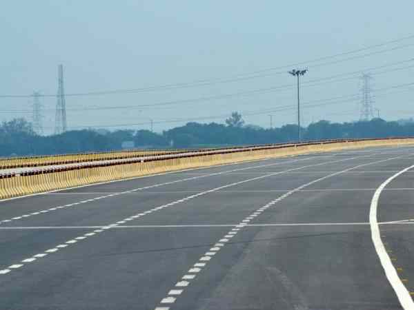 घर से भागा प्रेमी युगल एक्सप्रेस वे पर हुआ हादसे का शिकार