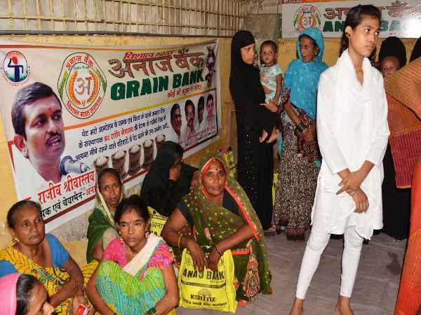 PICs: गरीबों के लिए जारी हुआ हंगर कार्ड, 24×7 मिलेगा अनाज PICs: गरीबों के लिए जारी हुआ हंगर कार्ड, 24×7 मिलेगा अनाज