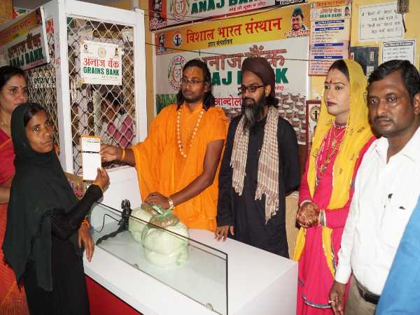 PICs: गरीबों के लिए जारी हुआ हंगर कार्ड, 24×7 मिलेगा अनाज PICs: गरीबों के लिए जारी हुआ हंगर कार्ड, 24×7 मिलेगा अनाज