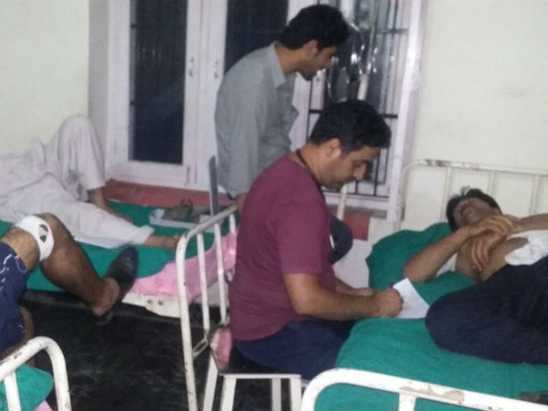 कश्मीर में सेना के जवानों ने की पुलिस के जवानों की पिटाई, इंंस्पेक्टर छह पुलिसकर्मी घायल कश्मीर में सेना के जवानों ने की पुलिस के जवानों की पिटाई, इंंस्पेक्टर छह पुलिसकर्मी घायल