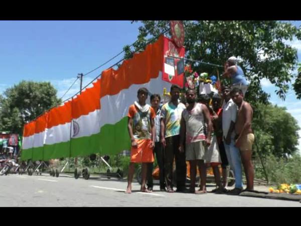 VIDEO: शिवभक्तों ने मोदी, योगी और देश के शहीदों को समर्पित की खास कांवड़ VIDEO: शिवभक्तों ने मोदी, योगी और देश के शहीदों को समर्पित की खास कांवड़