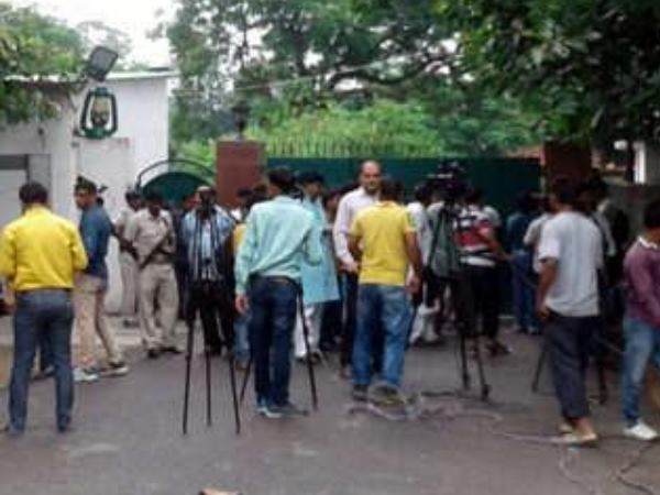 लालू के ठिकानों पर छापेमारी के बाद अब बिहार में हाई अलर्ट