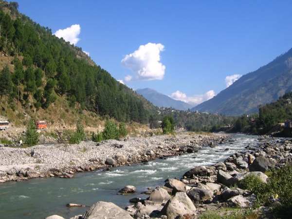 प्यार ने सिखाई हिंदी और अब तो कुल्लू के घनश्याम का पूरा ख्याल रखती है गोरी मेम