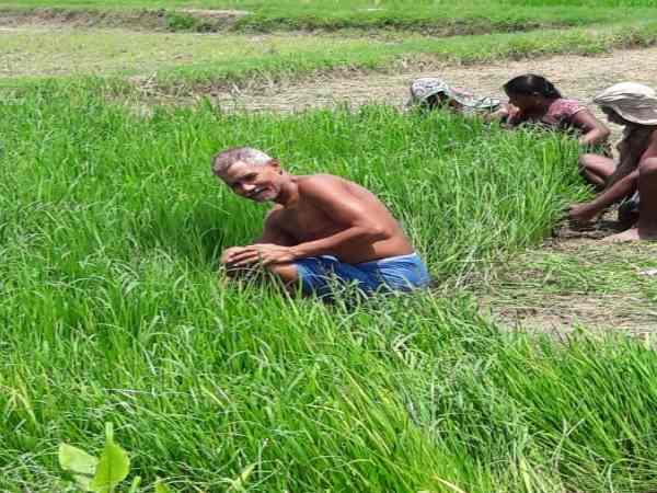 PICs: चाचा की पिटाई और लड़की के प्यार ने बना दिया चिंचू को टॉपर