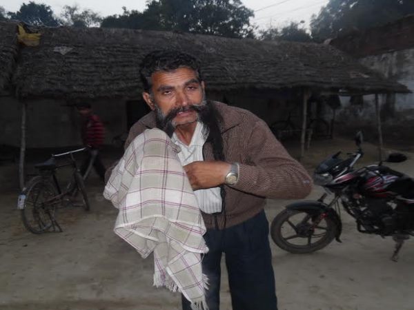 PICs: अवॉर्ड पाने के लिए 'ठाकुर' ने लौकी का तेल लगाकर इस तरह बढ़ाई अपनी मूंछ