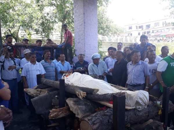 मेजर शिखर थापा की मौत से मां-पिता का फटा कलेजा, पत्नी बेसुध