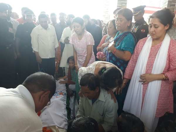 मेजर शिखर थापा की मौत से मां-पिता का फटा कलेजा, पत्नी बेसुध