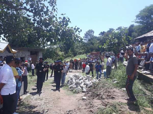 मेजर शिखर थापा की मौत से मां-पिता का फटा कलेजा, पत्नी बेसुध