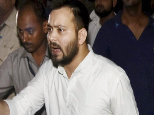 तेजस्वी में पीएम मोदी और सीएम नीतिश कुमार पर साधा निशाना