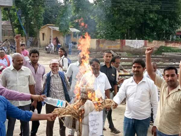 एक साथ 5100 लोगों ने CM योगी को क्यों भेजा पोस्टकार्ड, पढ़िए