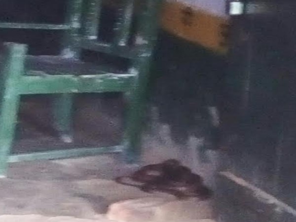 PICs: स्कूल का दरवाजा खुलते ही चौंक पड़े टीचर, जानिए क्या देखा ऐसा?