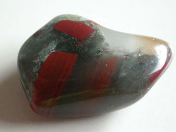 जानलेवा कैंसर से बचा सकते हैं क्रिस्टल, जानिए कैसे?