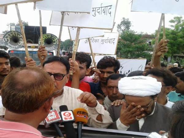 आतंकवाद के खिलाफ एक साथ गूंजी हजारों मुस्लिम आवाजें