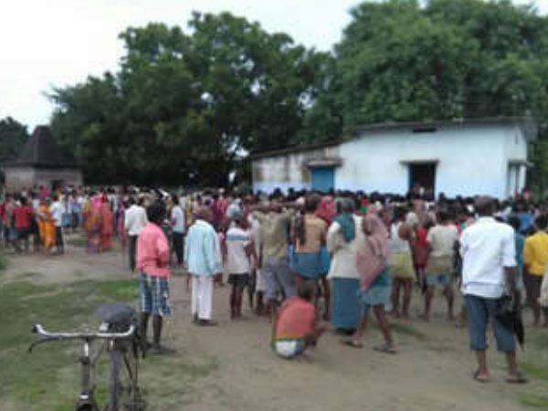 लाश को कब्र से निकालकर महिला तांत्रिक खेलती रही खेल