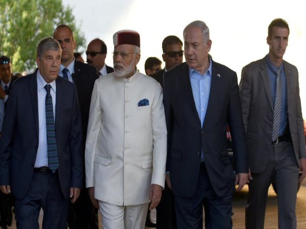 PICS: इजरायल में हिमाचली टोपी को मोदी ने बनाया सर का ताज
