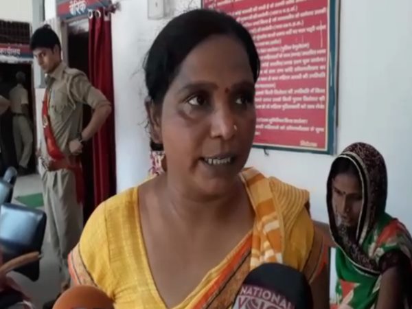 VIDEO: कांग्रेस नेता ने महिलाओं को रायफल की बट से जमकर पीटा