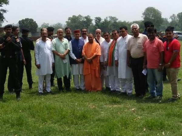 योगी आदित्यनाथ के सहारे अपनी चुनावी वैतरणी पार करने के जुगाड़ में भाजपा 