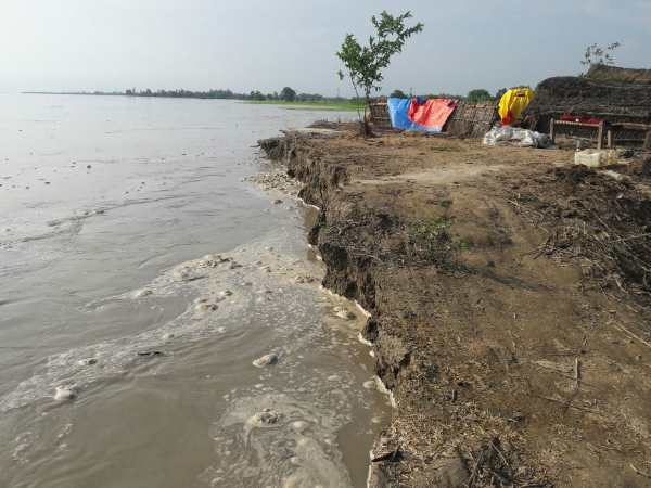 खतरे के निशान से ऊपर घाघरा खतरे के निशान से ऊपर घाघरा