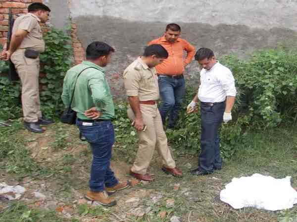 खोजी कुत्तों ने की मदद खोजी कुत्तों ने की मदद